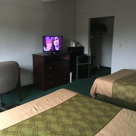 Rapids Inn & Suites Wisconsin Rapids Exterior foto