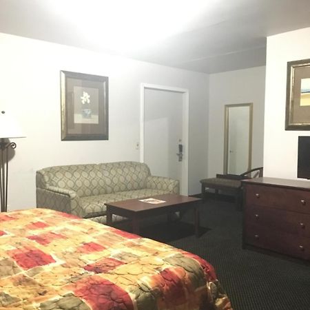 Rapids Inn & Suites Wisconsin Rapids Exterior foto