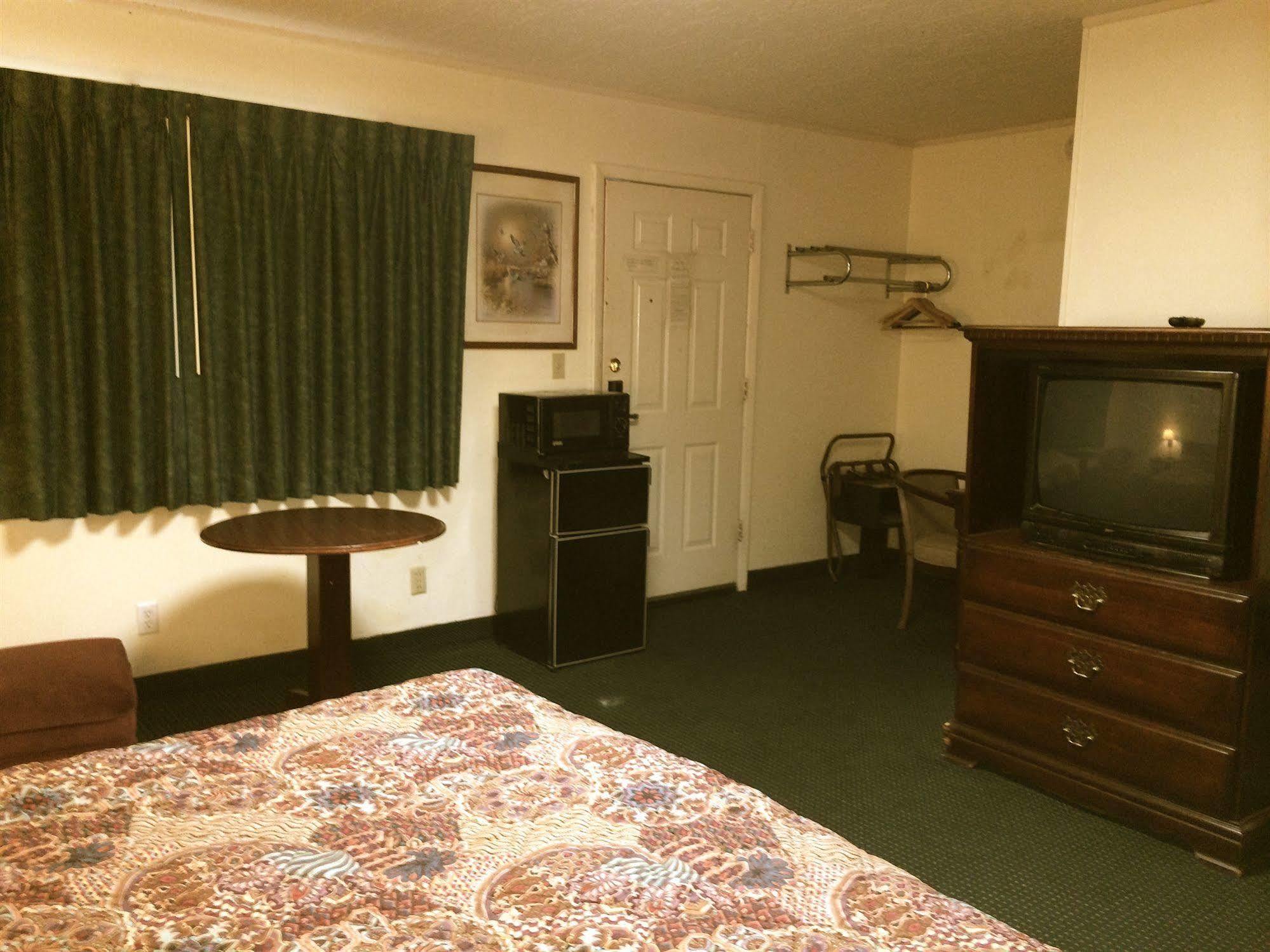 Rapids Inn & Suites Wisconsin Rapids Exterior foto