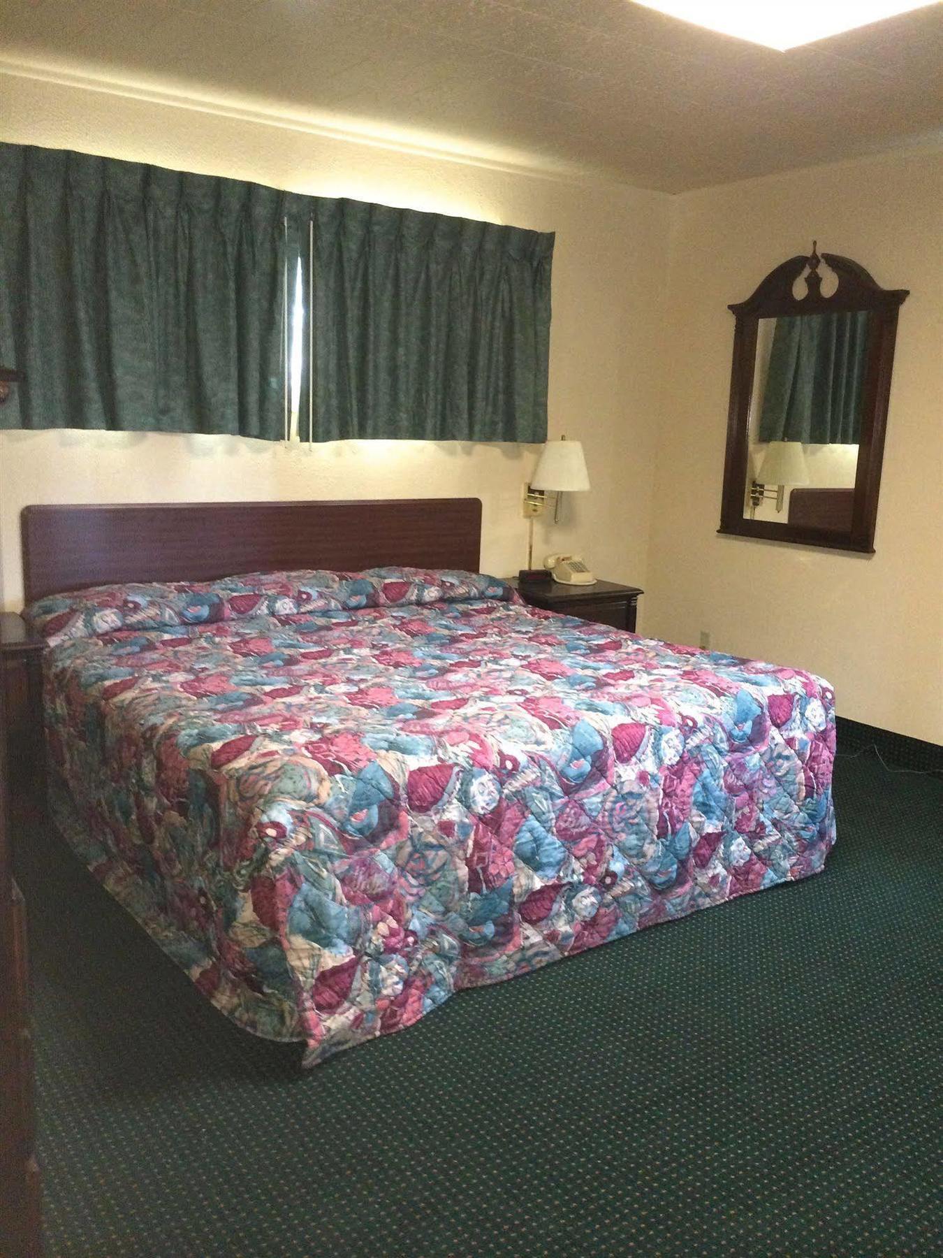 Rapids Inn & Suites Wisconsin Rapids Exterior foto